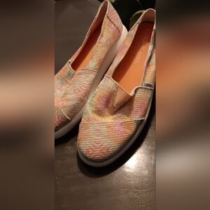 Women Toms size 11